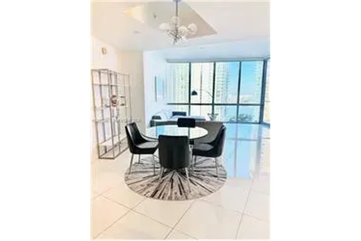 $7700 : Rental property with 2 bedro image 6