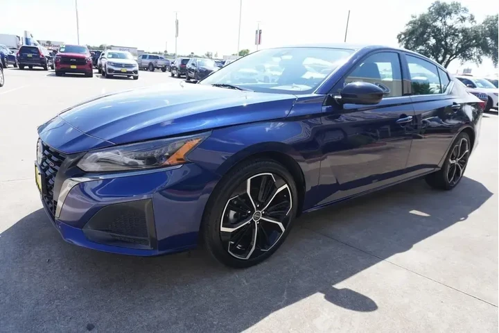 $22988 : Nissan Altima 2024 2.5 SR 4d image 3