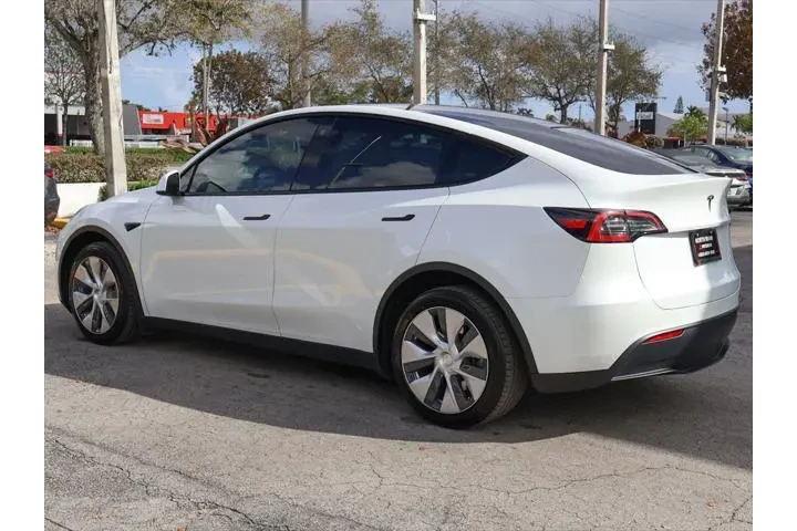$27990 : Tesla Model Y 2023 AWD 4dr C image 9