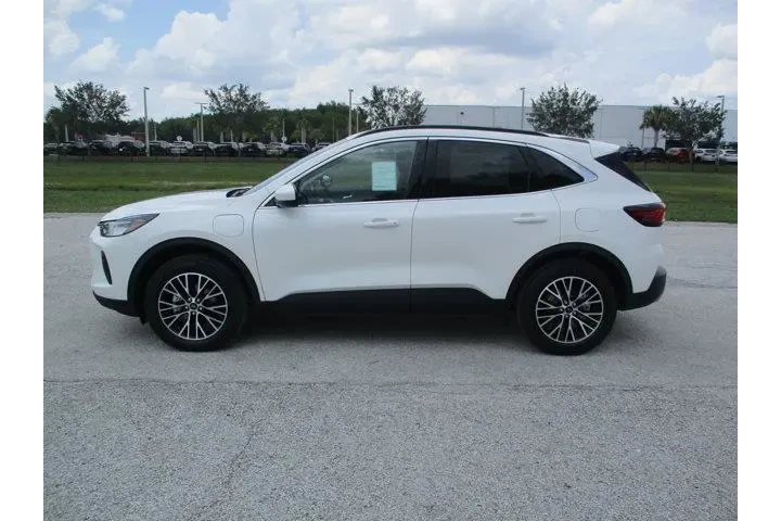 $29995 : Ford Escape Plug-In Hybrid 2 image 4