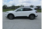 $29995 : Ford Escape Plug-In Hybrid 2 thumbnail