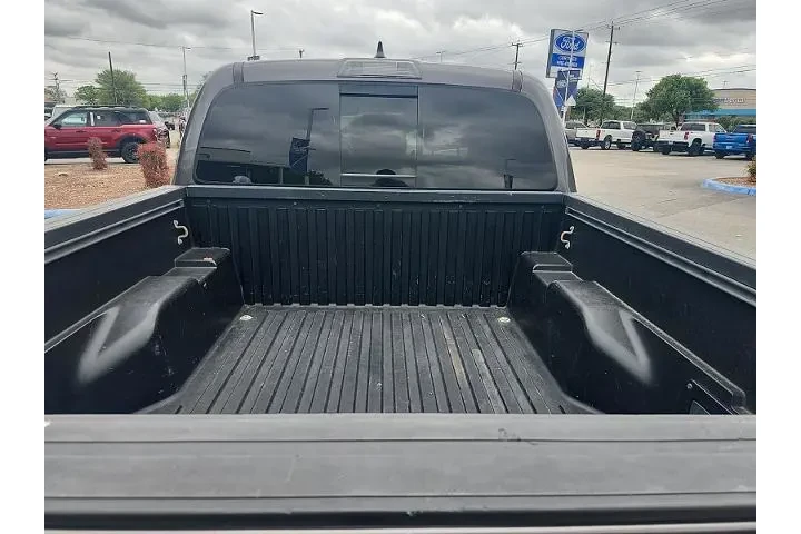 $28998 : Toyota Tacoma 2017 4x2 TRD O image 5