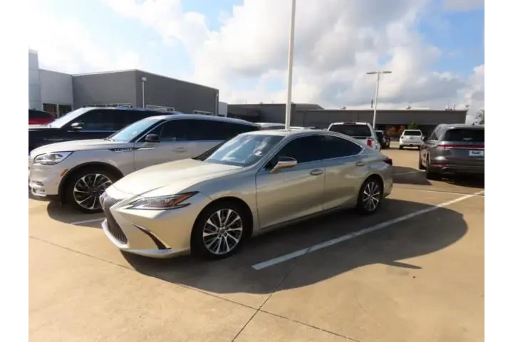 $26911 : Lexus ES 350 2019 F SPORT 4d image 2