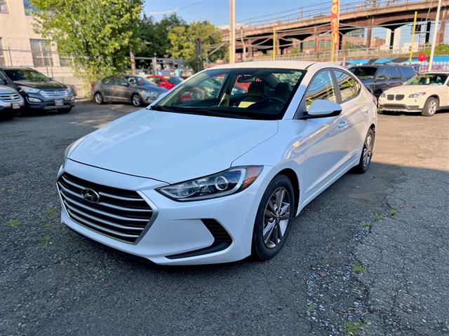 2017 Elantra SE image 3