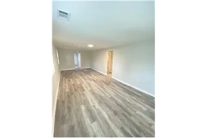 $1900 : Rental property with 3 bedro image 2