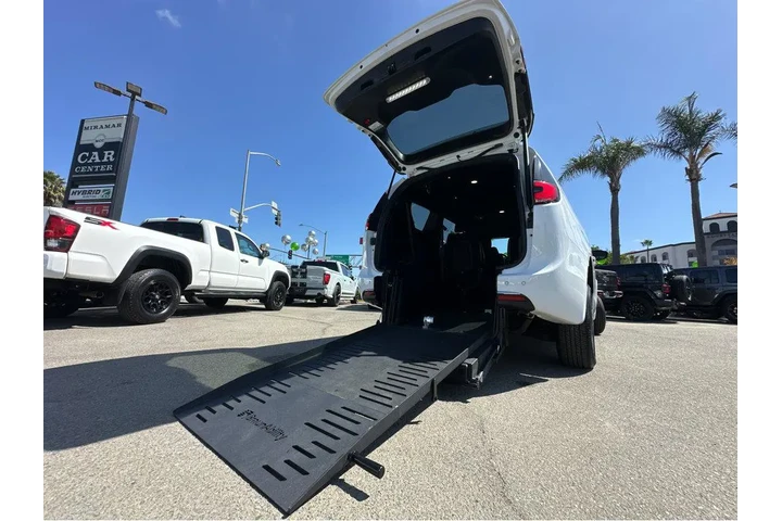 $49997 : 2024 Pacifica Touring BraunAb image 3
