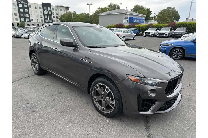 $45500 : 2022 Levante Modena image 5