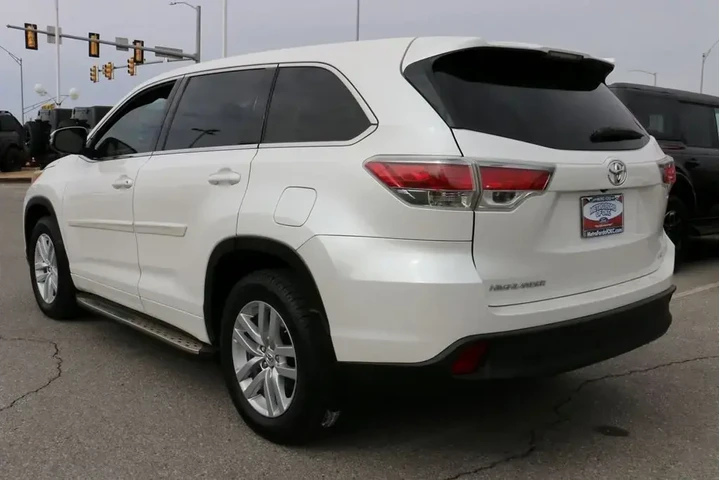 $17900 : Toyota Highlander 2015 LE 4d image 7