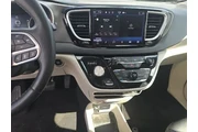 $20921 : Chrysler Pacifica 2023 Touri thumbnail