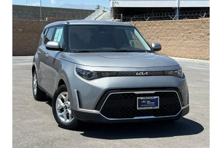 $15989 : Kia Soul 2023 S 4dr Crossove image 2