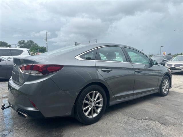 $7850 : 2018 Sonata SE image 9