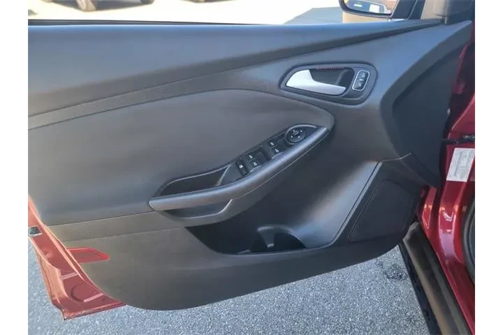 $9999 : Ford Focus 2015 SE 4dr Hatch image 8