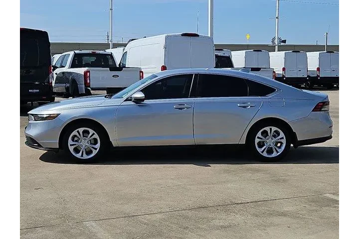 $25581 : Honda Accord 2025 LX 4dr Sed image 6