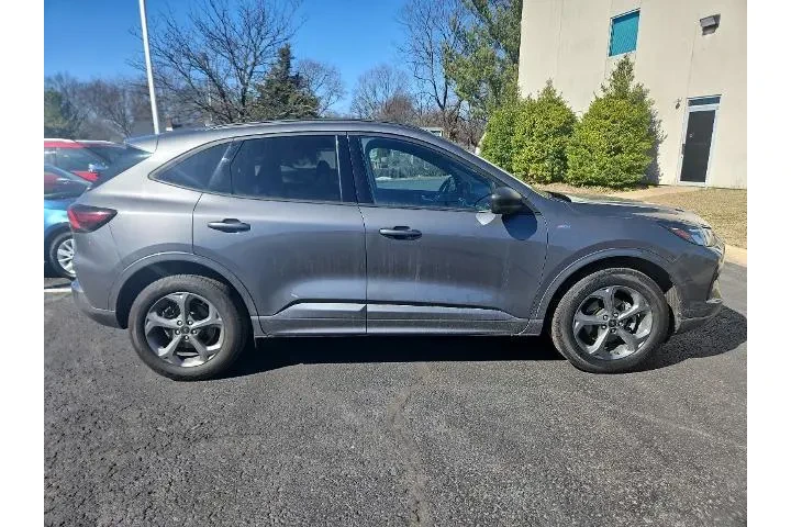 $21029 : Ford Escape 2023 AWD ST-Line image 7