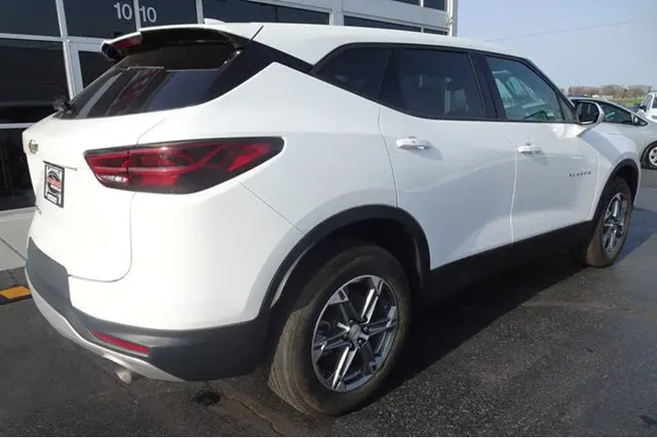 $19990 : 2023 Blazer image 8