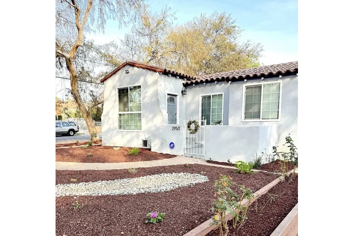 $1050 : beautifully Cute family home image 1