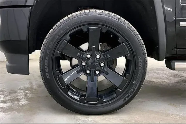 $28490 : GMC Sierra 1500 2017 4x4 Den image 10