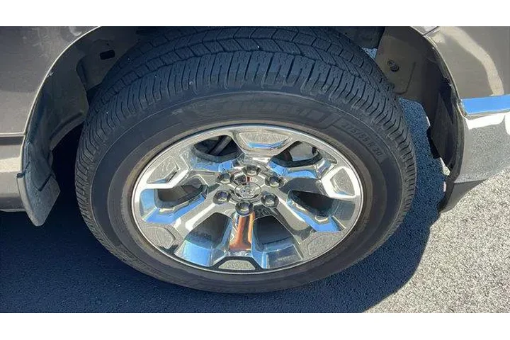 $31984 : Ram 1500 2019 4x4 Big Horn 4d image 3