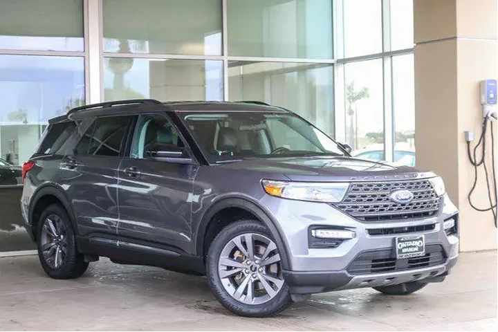 $24936 : Ford Explorer 2022 XLT 4dr S image 2