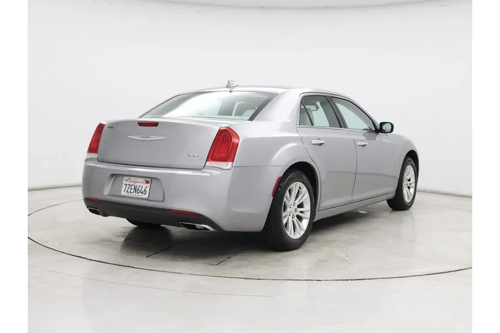 $15998 : Chrysler 300 2016 C 4dr Seda image 8