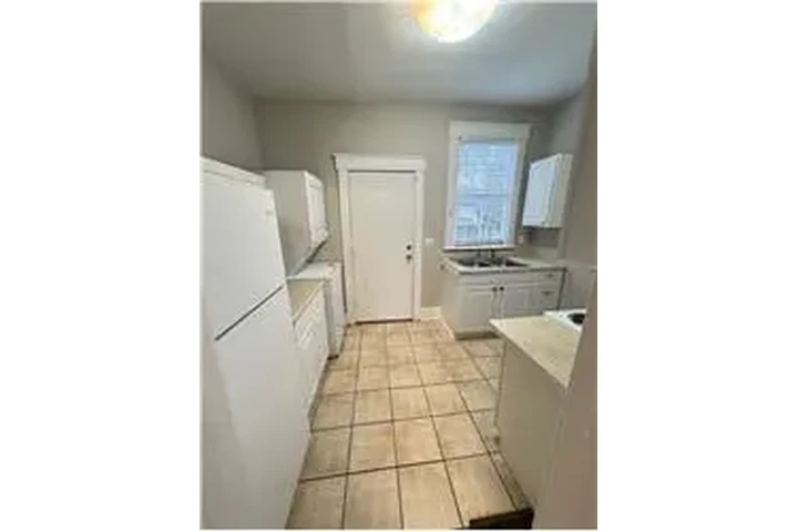 $1400 : Rental property with 1 bedro image 8