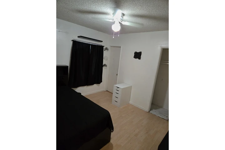 $780 : Cuarto en Compton image 3