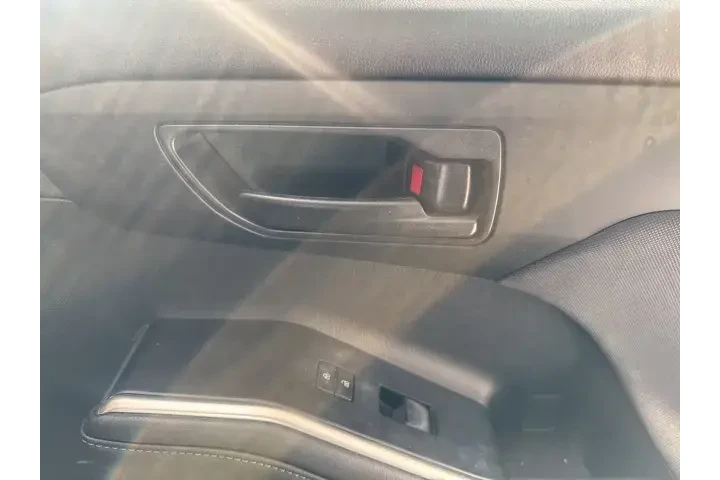 $27793 : Toyota Highlander 2023 LE 4d image 7