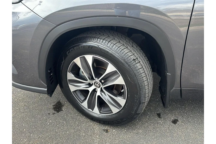 $31992 : 2021 Highlander XLE image 5