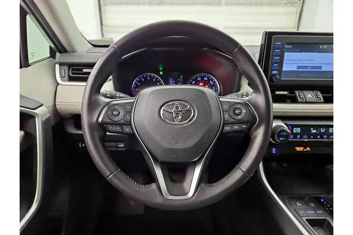$23998 : Toyota RAV4 2019 XLE Premium image 10