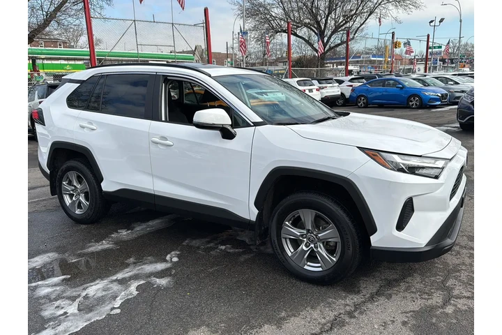 $29490 : Toyota RAV4 2024 AWD XLE 4dr image 9