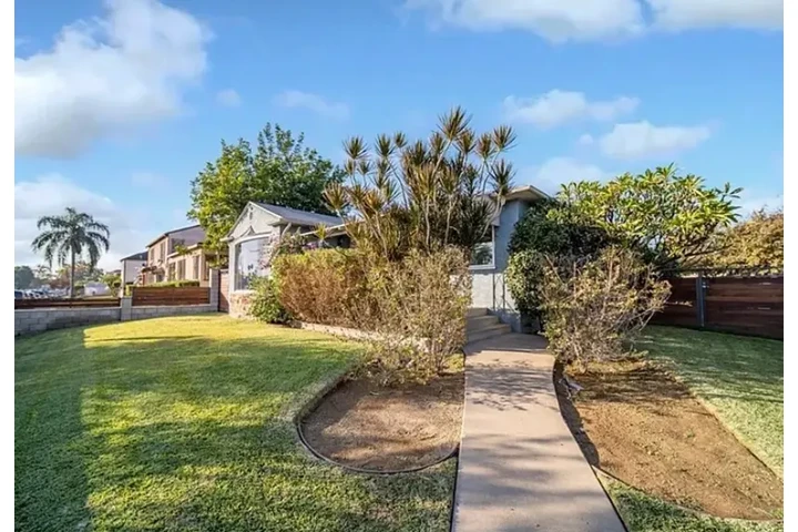 $2595 : **RENTO CASA $2595.*** image 1