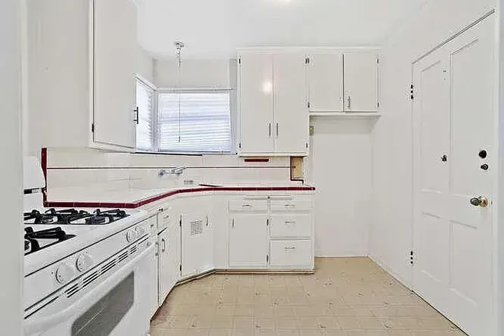 $2900 : 3Bed available in LA image 3