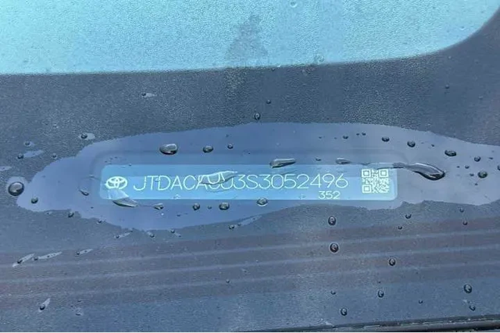 $38751 : Toyota Prius Plug-in Hybrid image 3