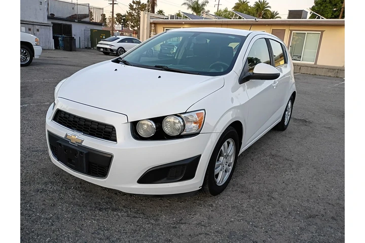 $4600 : 2016 chevrolet sonic LT image 1