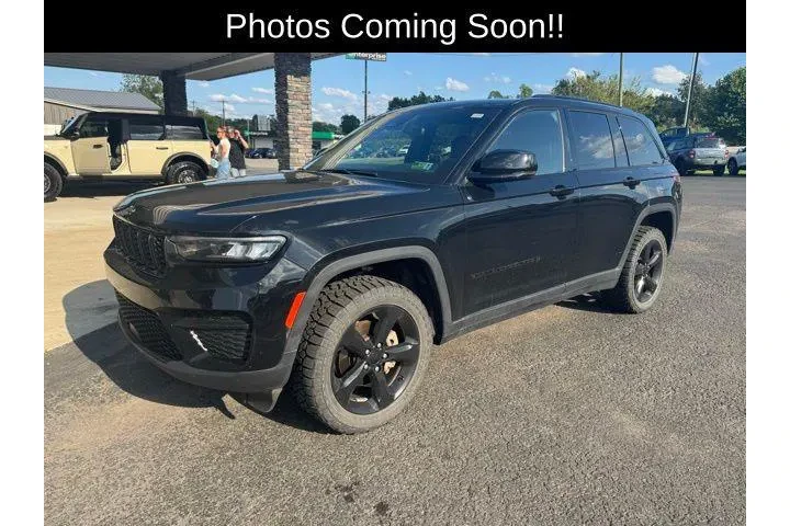$26400 : Jeep Grand Cherokee 2023 4x4 image 1