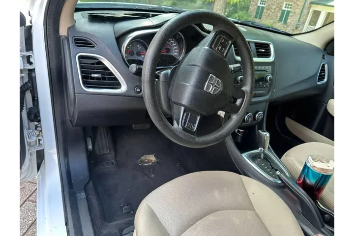 $3700 : 2014 Avenger SE image 3