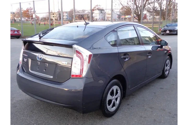 $11450 : 2013 Prius Three image 4