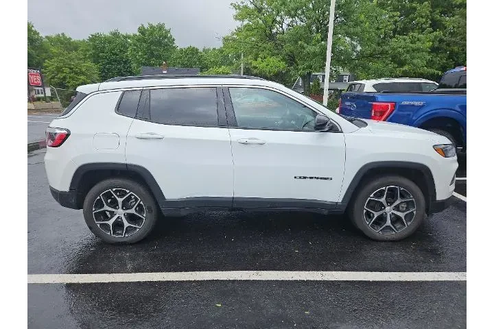 $20700 : Jeep Compass 2024 4x4 Latitu image 6