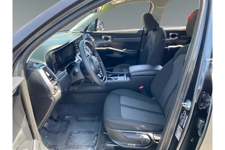 $29850 : Kia Sorento 2023 LX 4dr SUV image 9