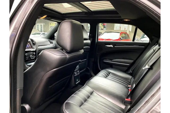 2023 300 S V6 image 8