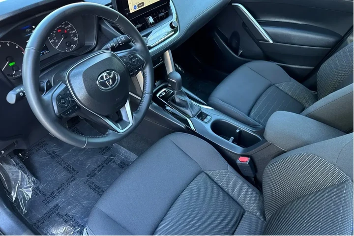 $31315 : Toyota Corolla Cross Hybrid image 10