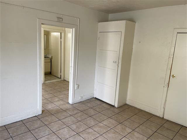 $1695 : 1 BEDROOM 1 BATH FOR RENT image 10