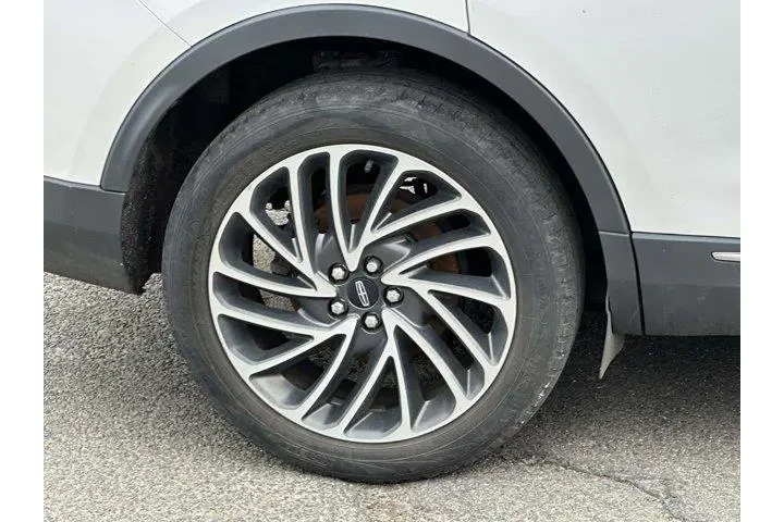 $22695 : Lincoln Nautilus 2020 AWD Re image 6