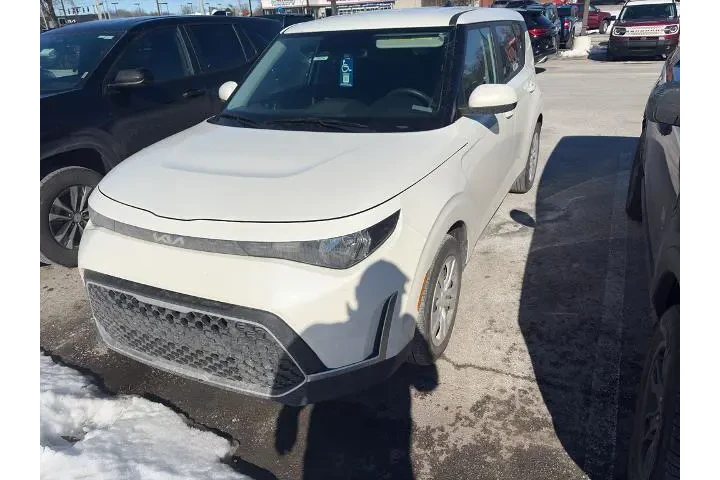 $18250 : Kia Soul 2024 LX 4dr Crossov image 2