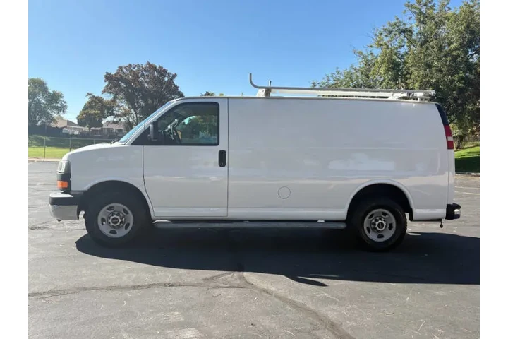 $10900 : 2015 GMC Savana 2500 image 8