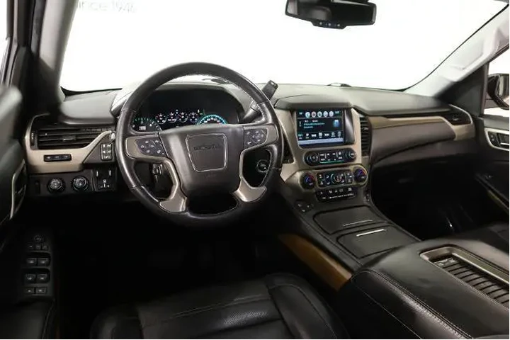 $39805 : GMC Yukon 2020 4x4 Denali 4d image 2