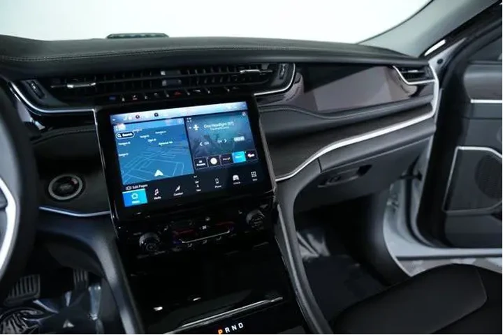 $27779 : Jeep Grand Cherokee 2023 4x4 image 8