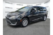 $14197 : Chrysler Pacifica 2019 Touri thumbnail