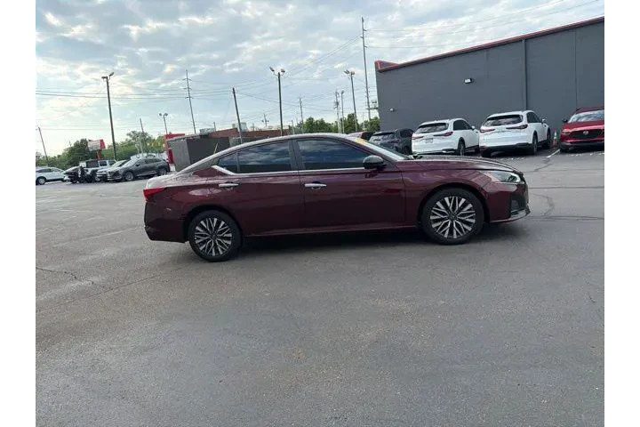 $24980 : Nissan Altima 2025 2.5 SV 4d image 4