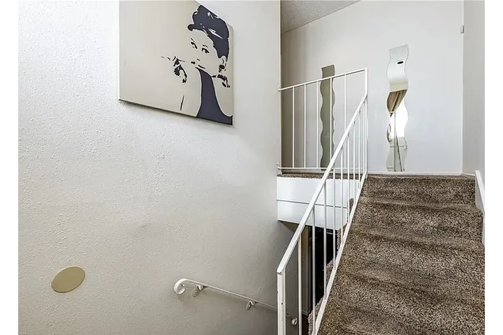 $1000 : 2218 El Capitan Dr, Riverside, image 1